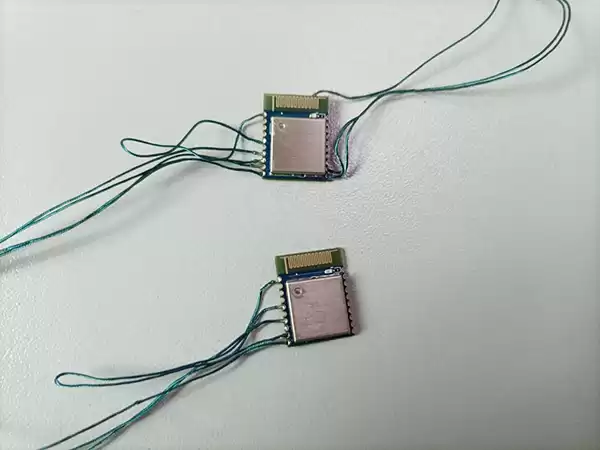 Vista frontal del cableado de la placa desnuda del módulo BLE BLE5201