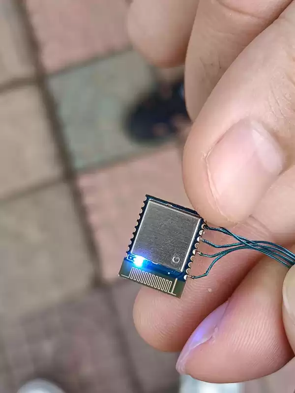 Encienda el módulo BLE BLE5201①