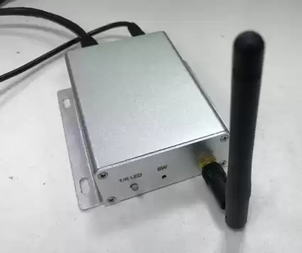 Conecte la antena al SMA conectado a la puerta de enlace de monitoreo de sensores IOT-G010